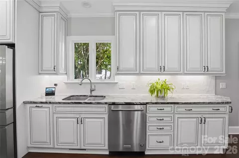 Kitchen - 18928 Peninsula Point Dr, Cornelius, NC 28031 photo 5 of 5
