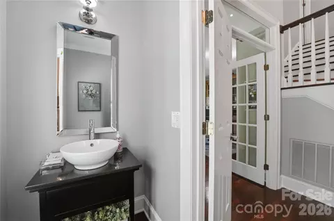 Entry Way - 18928 Peninsula Point Dr, Cornelius, NC 28031 photo 2 of 4