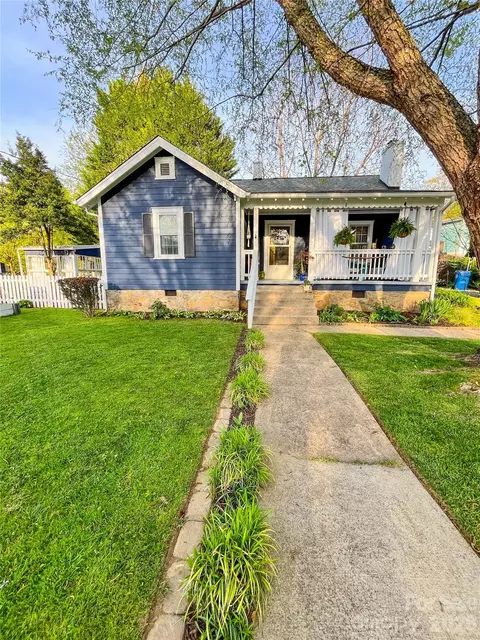 271 Brook St, Waynesville, NC 28786