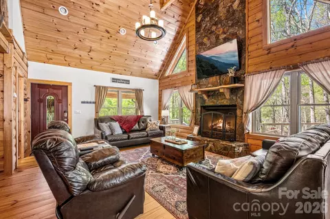 100 Split Rail Dr, Maggie Valley, NC 28751
