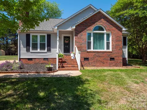 111 Louisbourg Ct, Gastonia, NC 28056