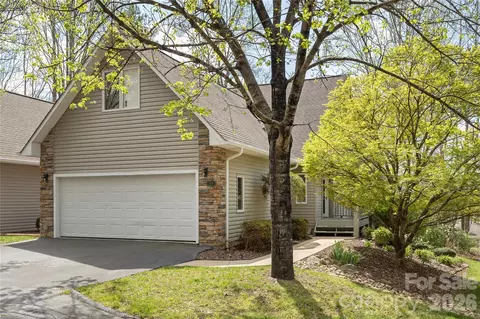 2115 Cumming Woods Ct, Hendersonville, NC 28739