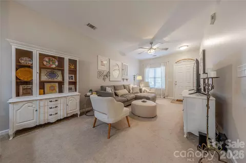124 Clydesdale Ct, Matthews, NC 28104