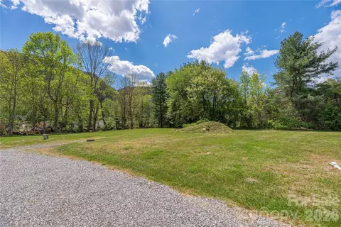 600 Sophie Rd, Maggie Valley, NC 28751