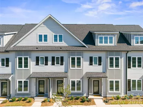 242 Freeland Ln, Charlotte, NC 28217