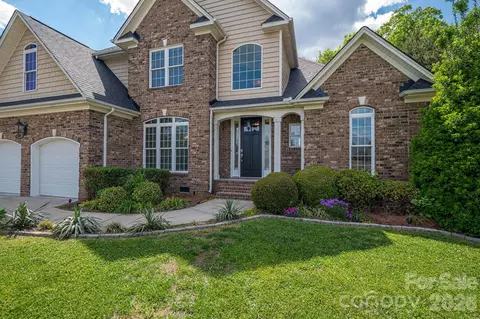 4012 Saint Andrews Ct, Cramerton, NC 28032