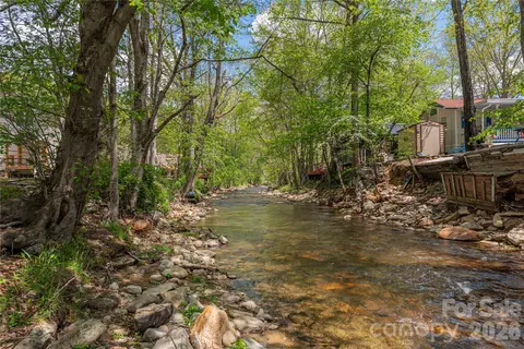500 Sophie Rd, Maggie Valley, NC 28751