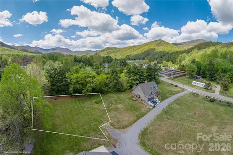 500 Sophie Rd, Maggie Valley, NC 28751