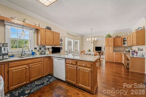 Kitchen - 4051 Pinecrest Ne Dr NE, Hickory, NC 28601 photo 3 of 3