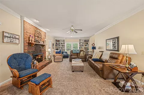 Living - 4051 Pinecrest Ne Dr NE, Hickory, NC 28601 photo 1 of 1