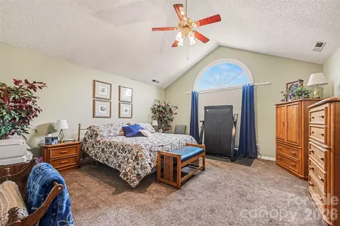 Bedroom - 4051 Pinecrest Ne Dr NE, Hickory, NC 28601 photo 3 of 5