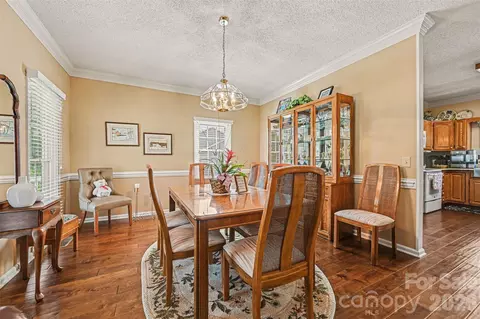 Dining - 4051 Pinecrest Ne Dr NE, Hickory, NC 28601 photo 2 of 4