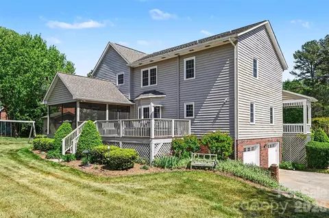 Exterior - 4051 Pinecrest Ne Dr NE, Hickory, NC 28601 photo 9 of 11