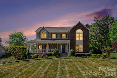 4051 Pinecrest Ne Dr NE, Hickory, NC 28601