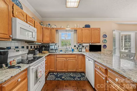 Kitchen - 4051 Pinecrest Ne Dr NE, Hickory, NC 28601 photo 2 of 3
