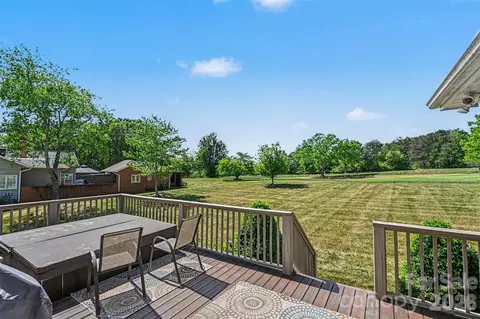 Exterior - 4051 Pinecrest Ne Dr NE, Hickory, NC 28601 photo 7 of 11