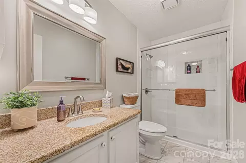 Bath - 4051 Pinecrest Ne Dr NE, Hickory, NC 28601 photo 3 of 3