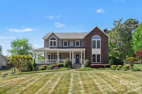 Exterior - 4051 Pinecrest Ne Dr NE, Hickory, NC 28601 photo 1 of 11