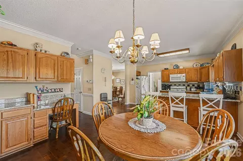 Dining - 4051 Pinecrest Ne Dr NE, Hickory, NC 28601 photo 3 of 4