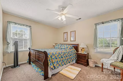 Bedroom - 4051 Pinecrest Ne Dr NE, Hickory, NC 28601 photo 4 of 5