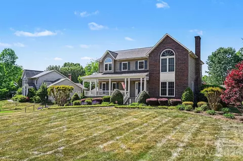 Exterior - 4051 Pinecrest Ne Dr NE, Hickory, NC 28601 photo 2 of 11