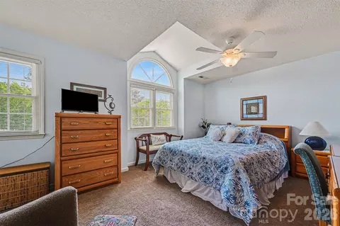 Bedroom - 4051 Pinecrest Ne Dr NE, Hickory, NC 28601 photo 1 of 5