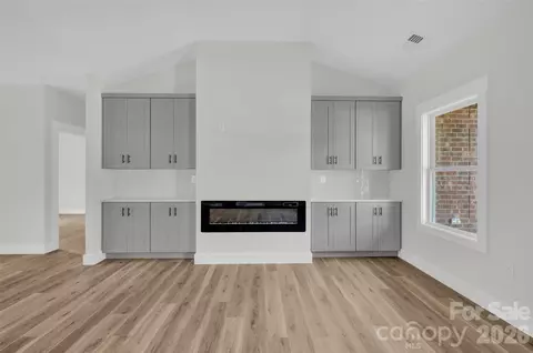Living - 906 4th Ne St NE, Conover, NC 28613 photo 2 of 3