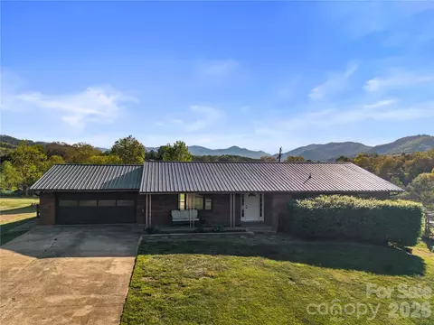 882 Queentown Rd, Canton, NC 28716