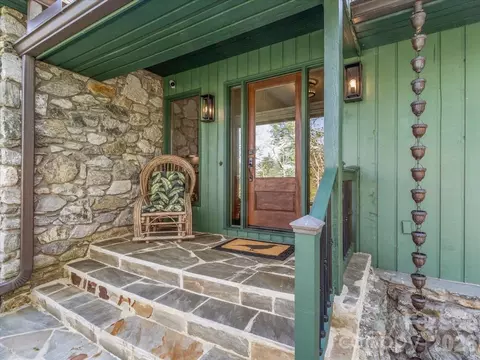 68 Acorn Rd, Asheville, NC 28804