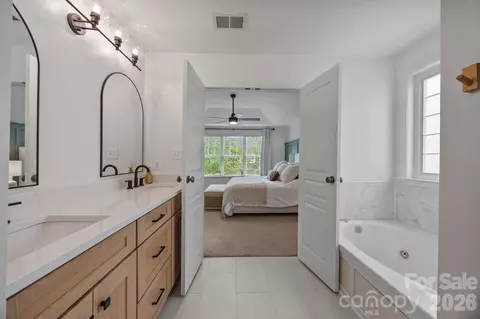 Bath - 9715 Cadman Ct, Cornelius, NC 28031 photo 2 of 4