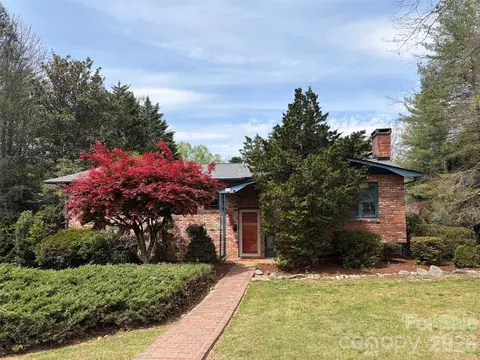 122 W Sweetbriar Ln, Etowah, NC 28729