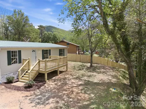 39 Upper Moffitt Rd, Asheville, NC 28805