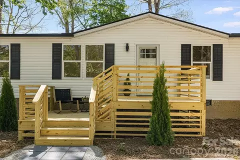 4 Woodscape Dr, Mills River, NC 28759