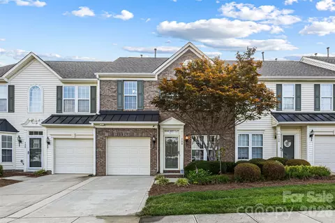 128 Autumn Falls Dr, Lake Wylie, SC 29710