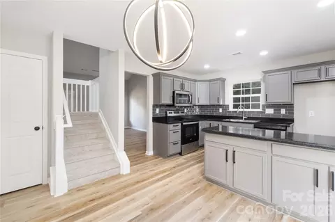 136 Mangum Cir, Mooresville, NC 28117