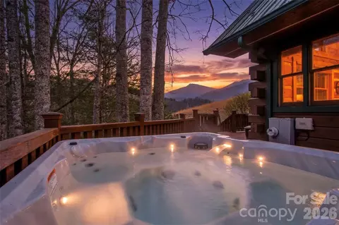 101 Jack Straw Ln, Burnsville, NC 28714
