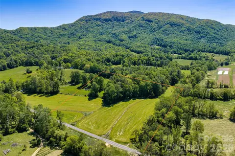 99999 Sugar Hollow Rd, Fairview, NC 28730