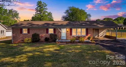 184 Edgegreen Ct, Taylorsville, NC 28681