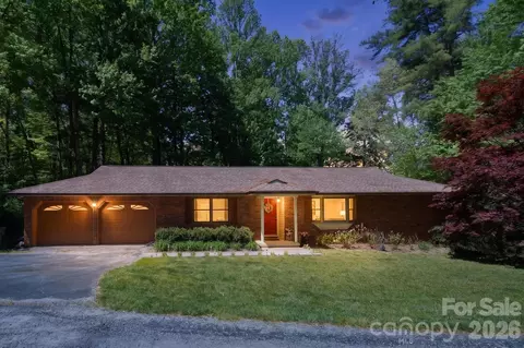 14 N Willow Wood Trl, Hendersonville, NC 28739