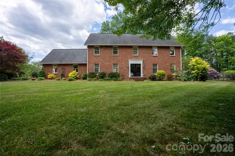 372 Baymount Dr, Statesville, NC 28625