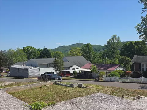 68 Nancy Tolley St, Marion, NC 28752