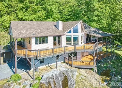 72 Tadpole Ln, Waynesville, NC 28785