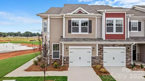 372 Creekview Rd, Hendersonville, NC 28792