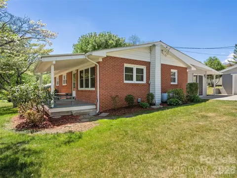 17 W Farley St, Waynesville, NC 28786
