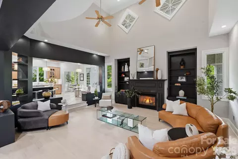 1120 Chollywood Dr, Charlotte, NC 28211