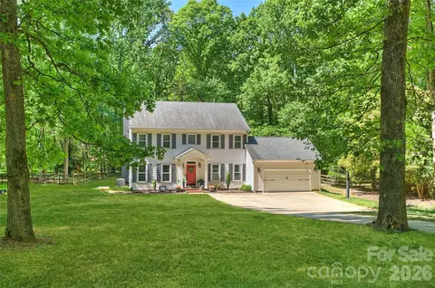 5525 Lancelot Dr, Charlotte, NC 28270