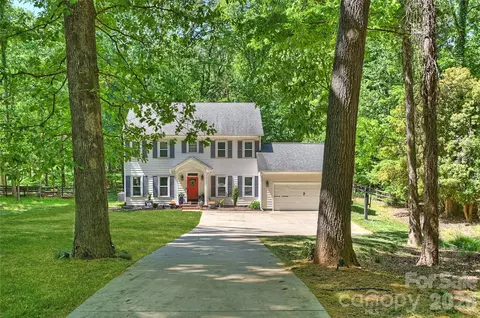 5525 Lancelot Dr, Charlotte, NC 28270