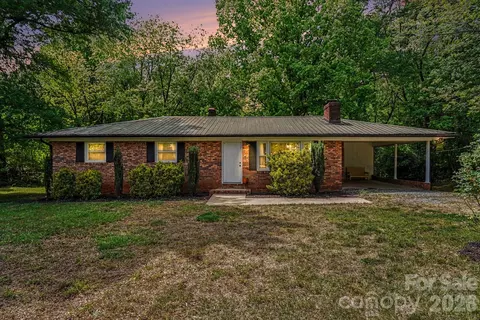 371 Sharon School Rd, Statesville, NC 28677