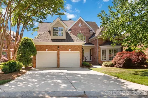 5613 Fairway View Dr, Charlotte, NC 28277