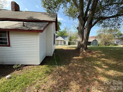 Exterior - 965 13th St, Lancaster, SC 29720 photo 2 of 7